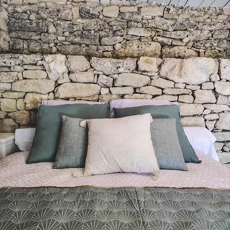 Oda ve Kahvaltı Domaine De La Santonne 2*